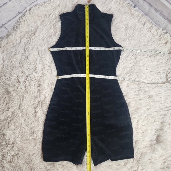 SKIMS LOGO VELOUR SHORT ONESIE | ONYX/ S/ NWT - Picture 12 of 14